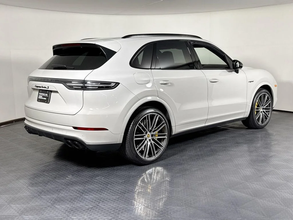 2023 Porsche Cayenne Turbo S E-Hybrid - Photo 7
