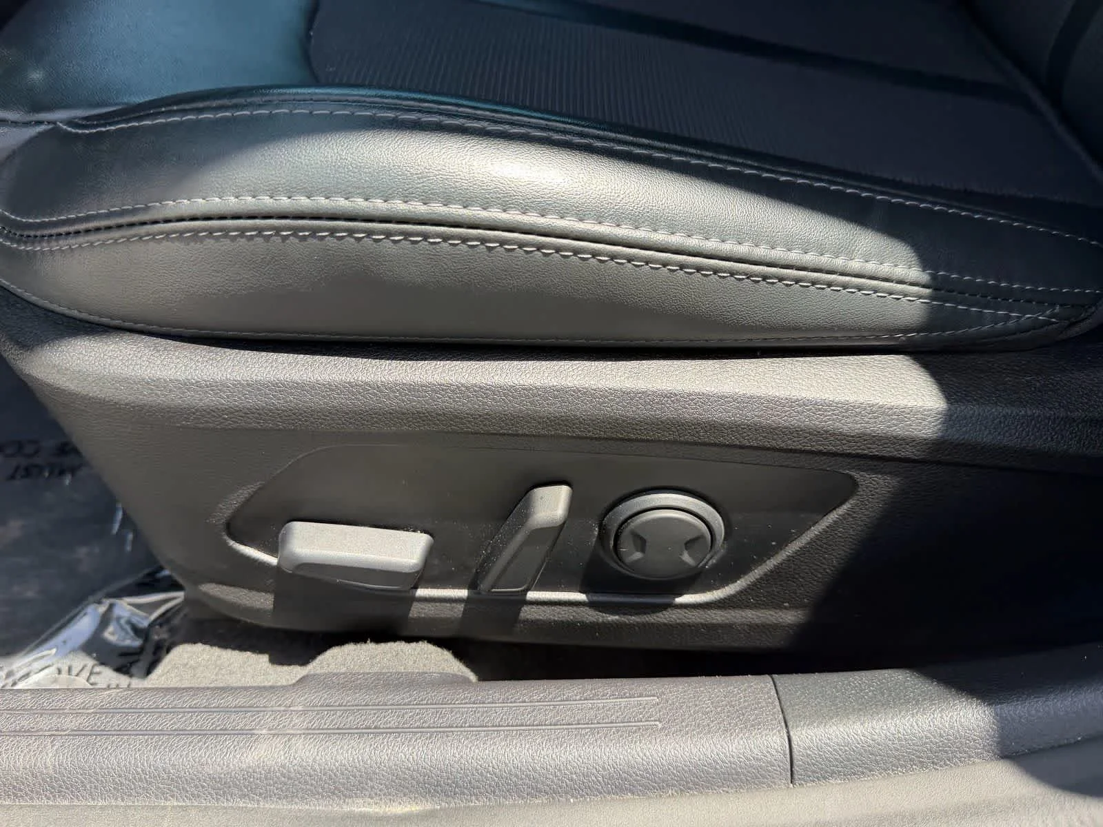 Used 2022 Glacial White Pearl Kia GT-Line image 22