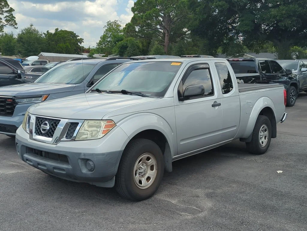 Used 2015 Silver Nissan S image 1