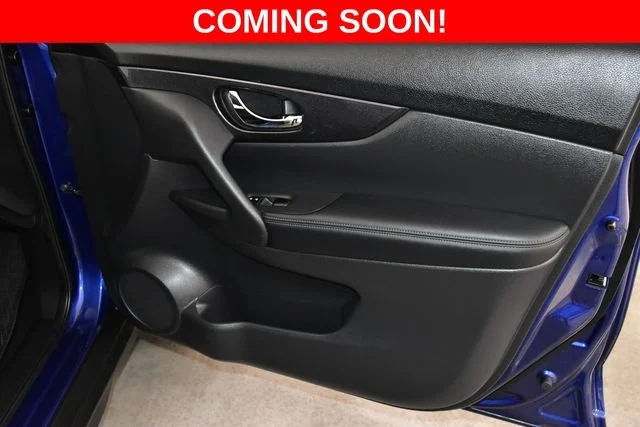 Used 2017 Blue Nissan S image 22