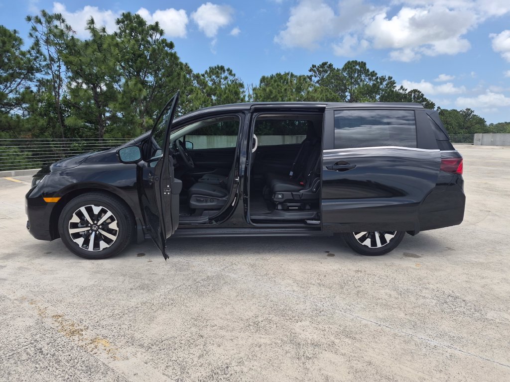 New 2026 Crystal Black Pearl Honda EX-L image 4