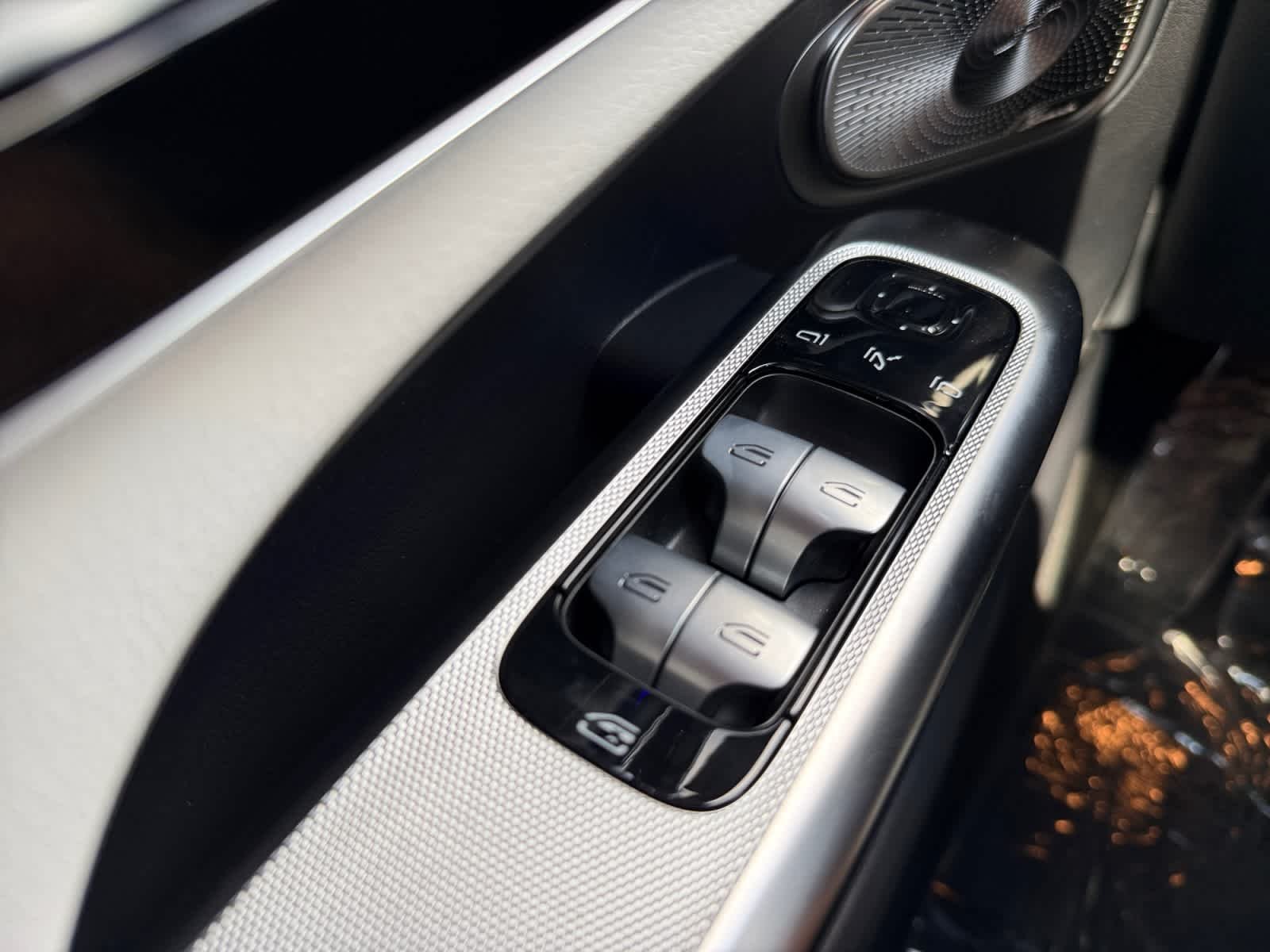New 2027 Polar White Mercedes-Benz GLC 300 image 24