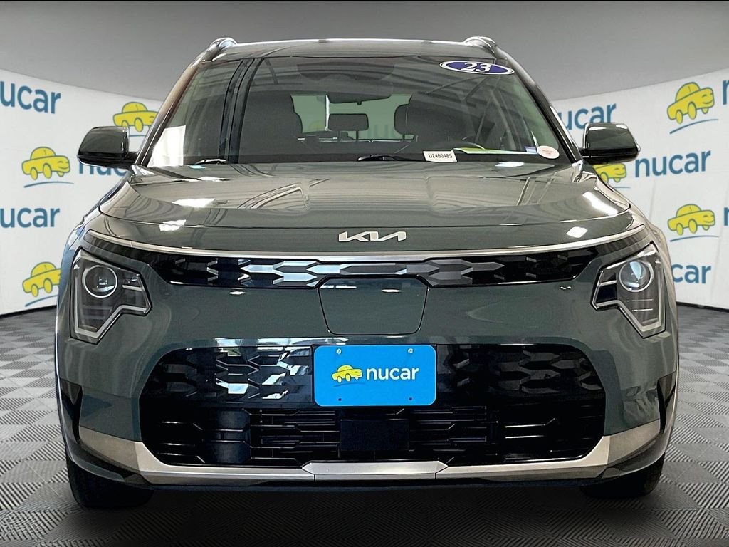 Used 2023 Green Kia Wind image 2