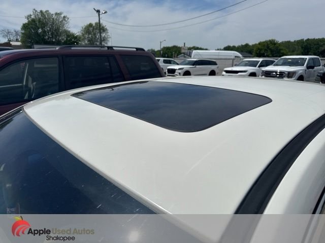 Used 2010 White Ford SEL image 3