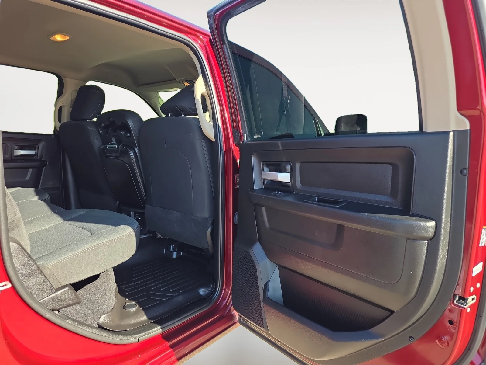 Used 2019 Delmonico Red Pearlcoat Ram Tradesman image 13