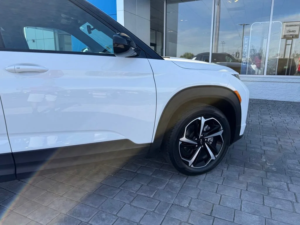 Used 2023 SUMMIT WHITE Chevrolet RS image 13