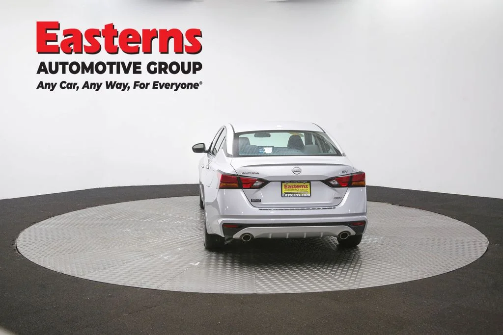 Used 2023 Silver Nissan 2.5 SV image 40