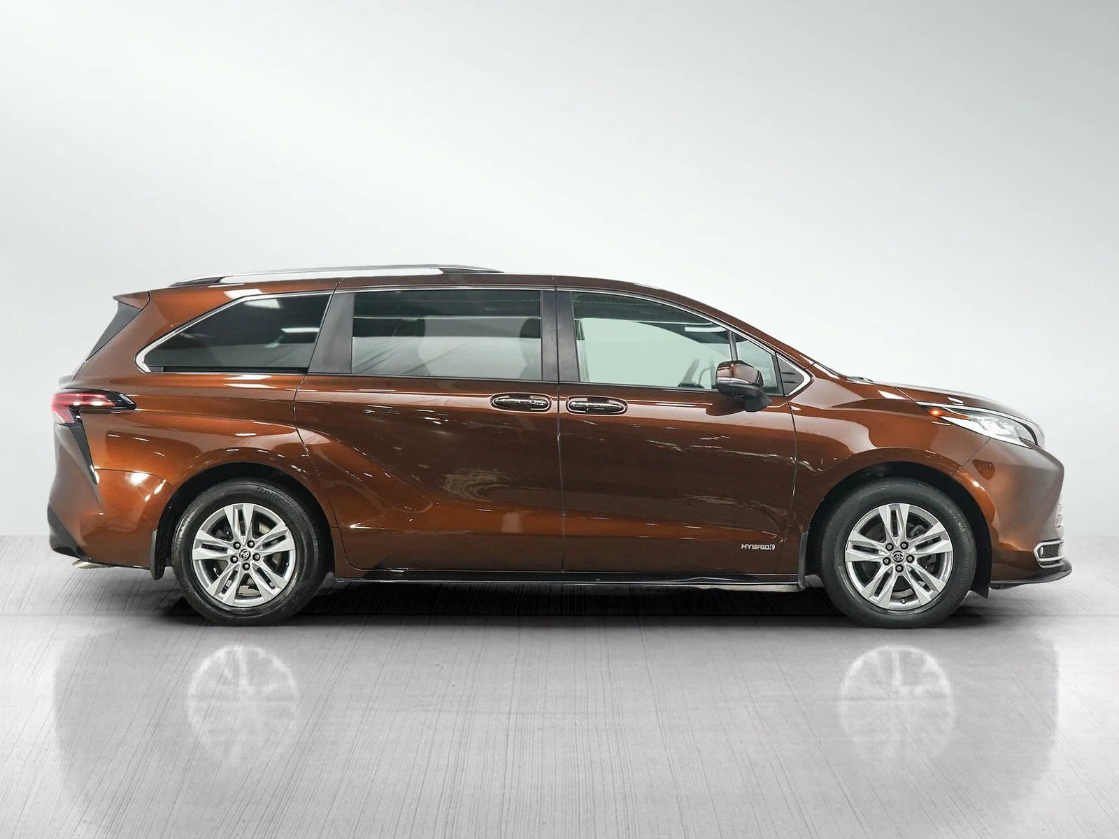 Used 2021  Toyota LE image 6