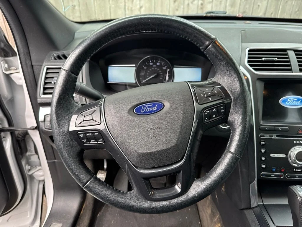 Used 2017 White Ford Limited image 10