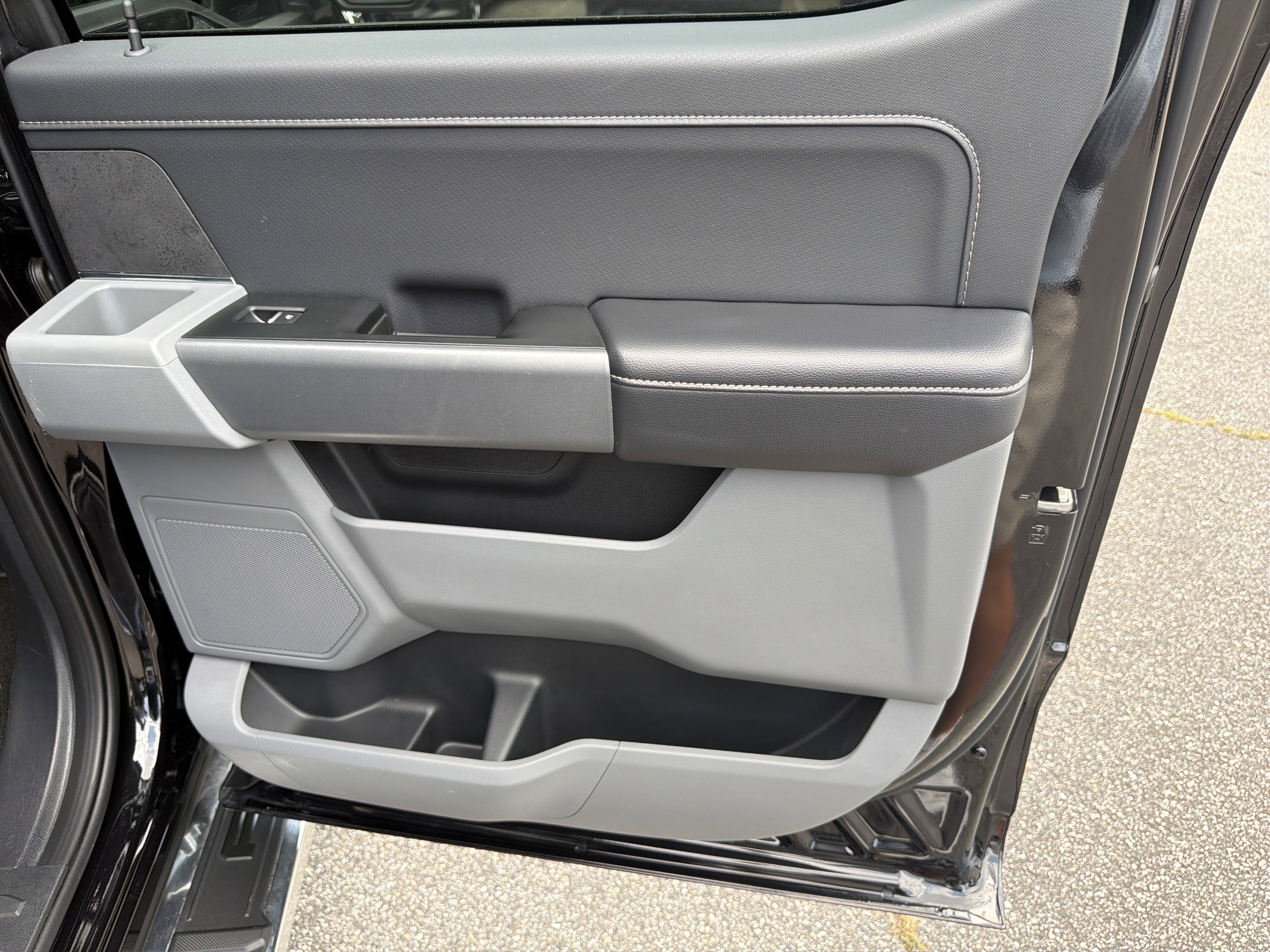 Used 2025 Black Metallic Ford XLT image 16