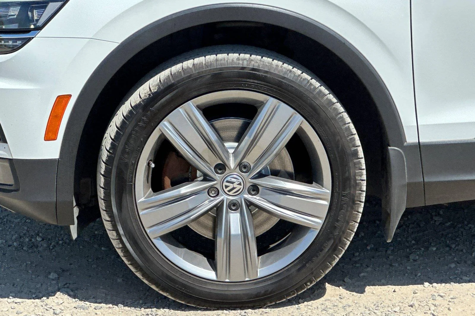 Used 2018 Pure White Volkswagen SEL Premium image 25