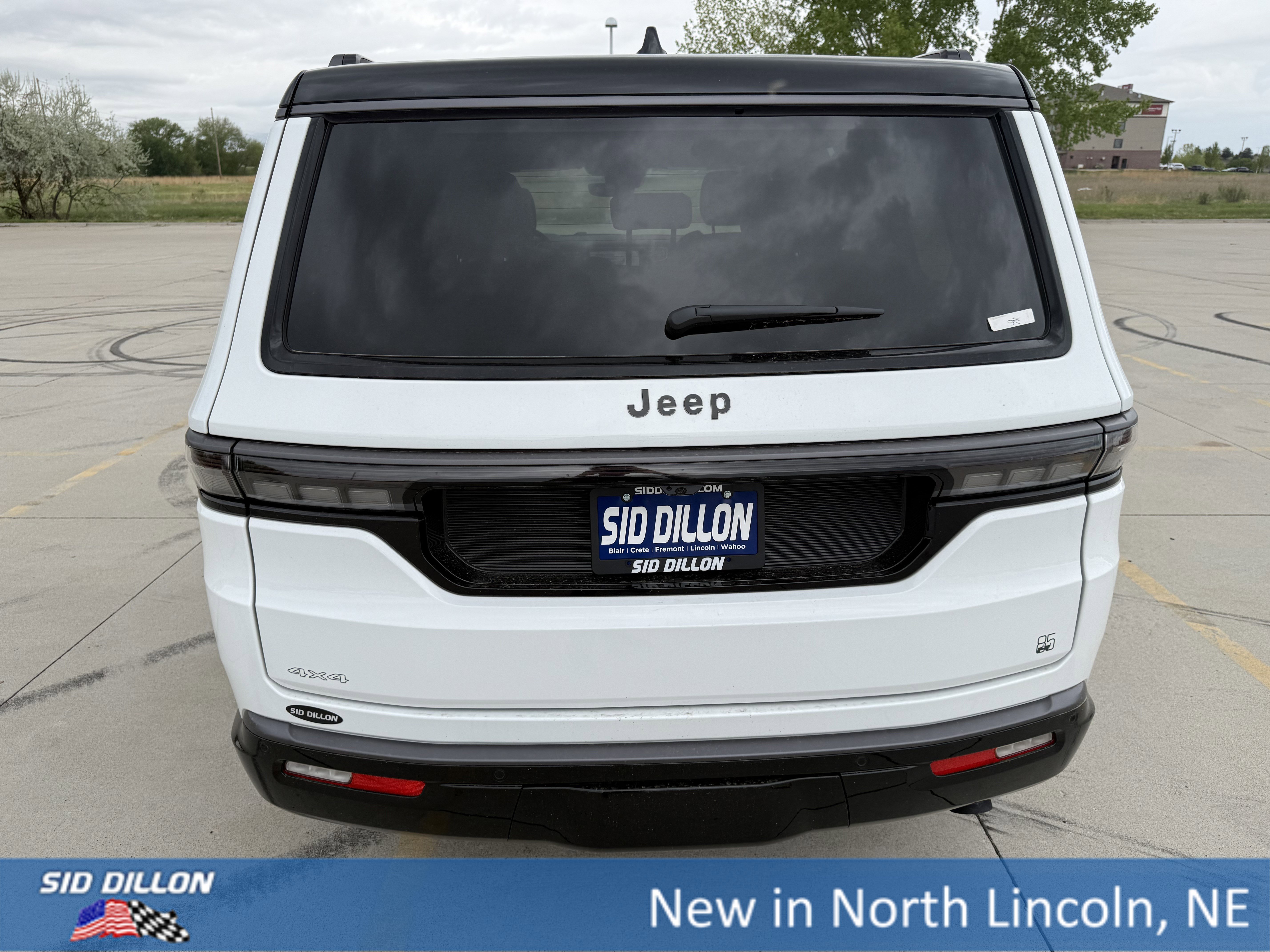 New 2026 Bright White Clear-Coat Exterior Paint Jeep 85th Anniversary image 4