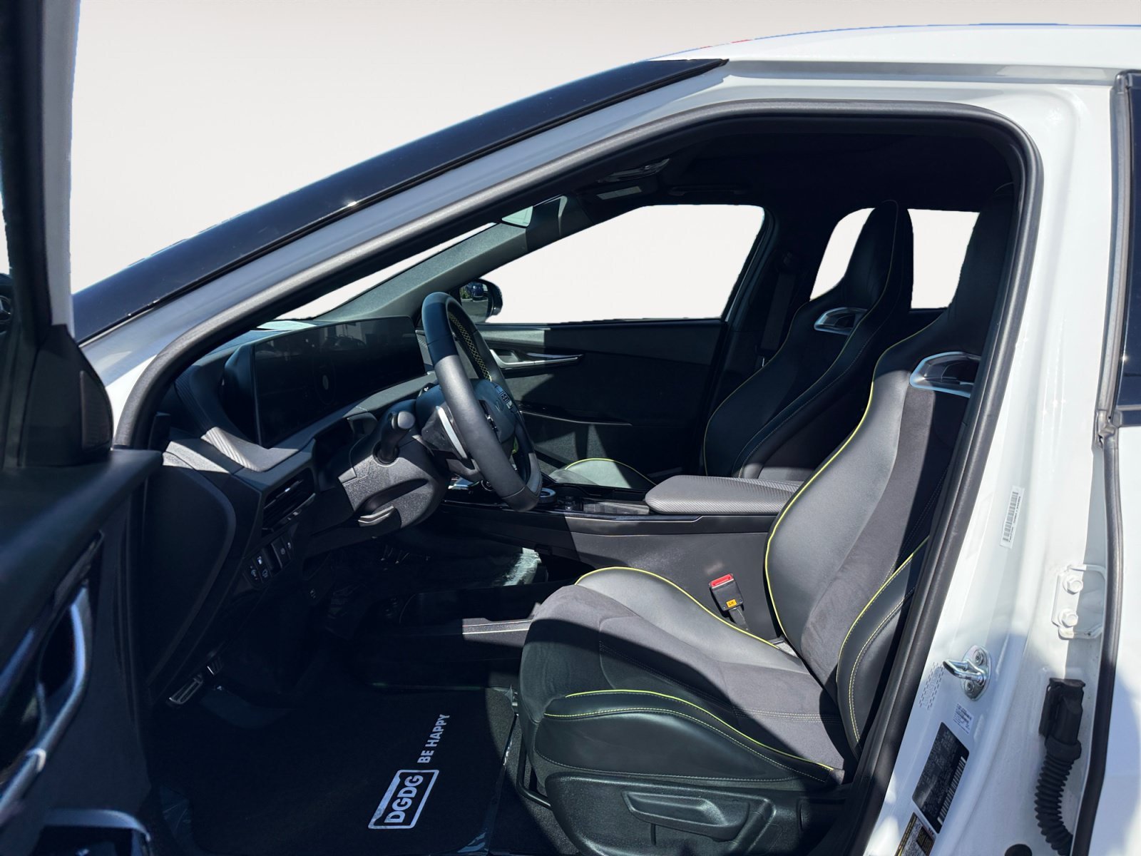 Used 2024 Snow White Pearl Kia GT image 10
