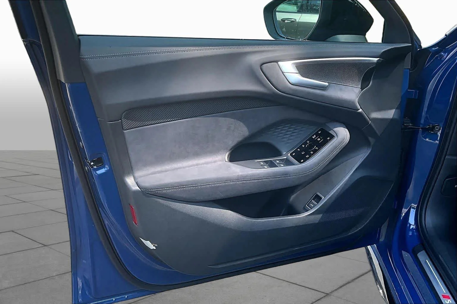 New 2026 Ascari Blue met Audi Premium Plus image 10