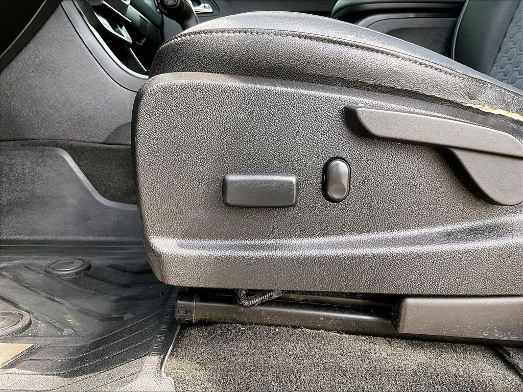 Used 2018 Gray Chevrolet Z71 image 27