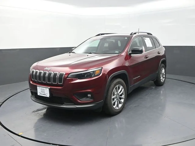 Used 2022 Red Jeep Latitude Lux image 6