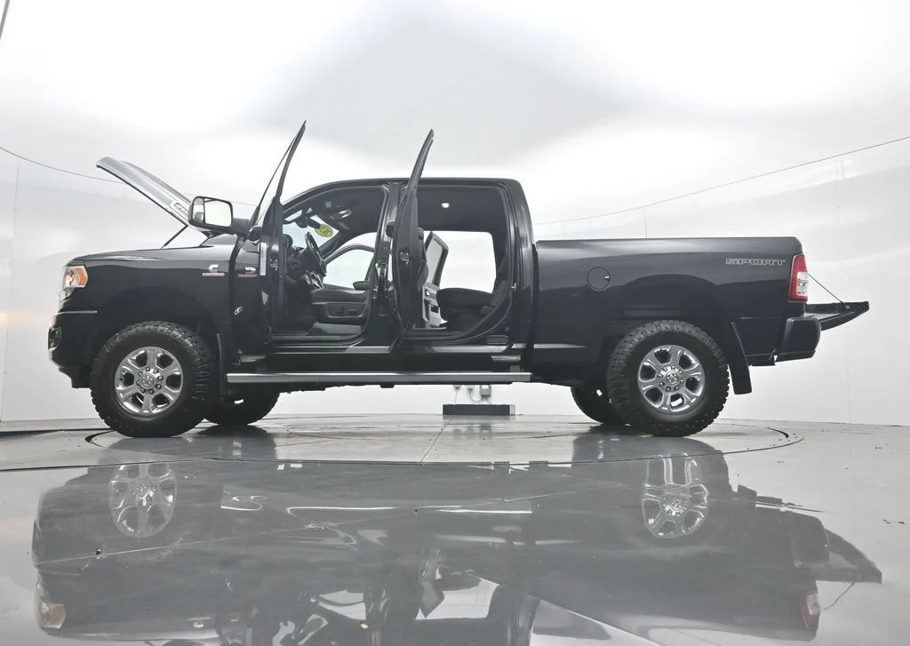Used 2020 Diamond Black Ram Big Horn image 53