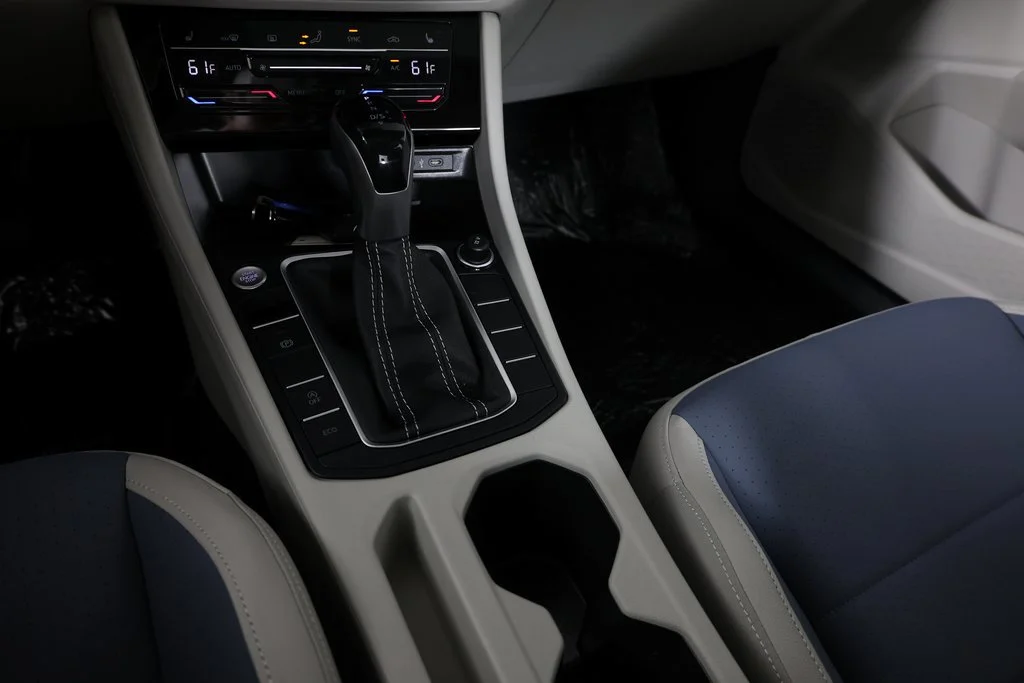 2025 Volkswagen Jetta SE - Photo 13