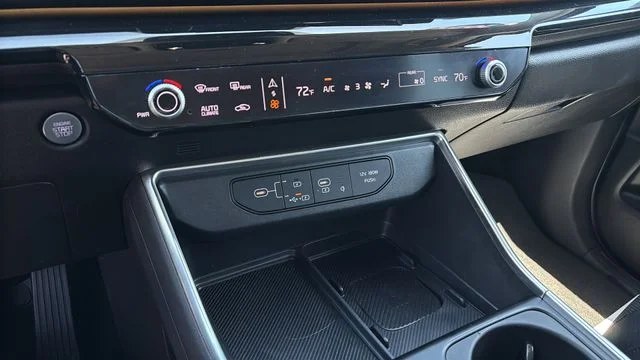 Used 2025 White Kia SX Prestige image 30