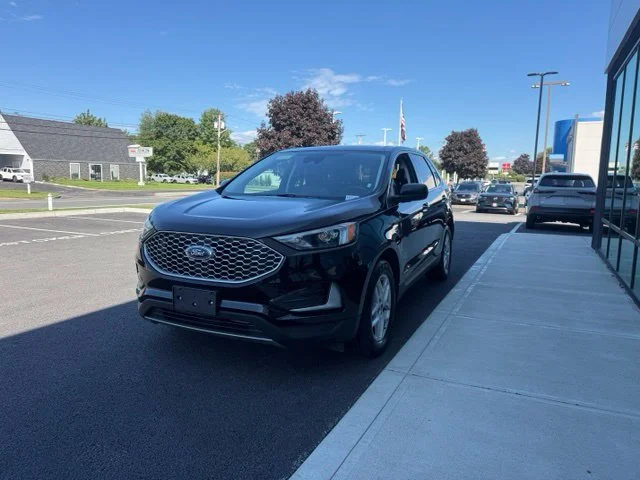 Used 2024 Black Ford SEL image 5
