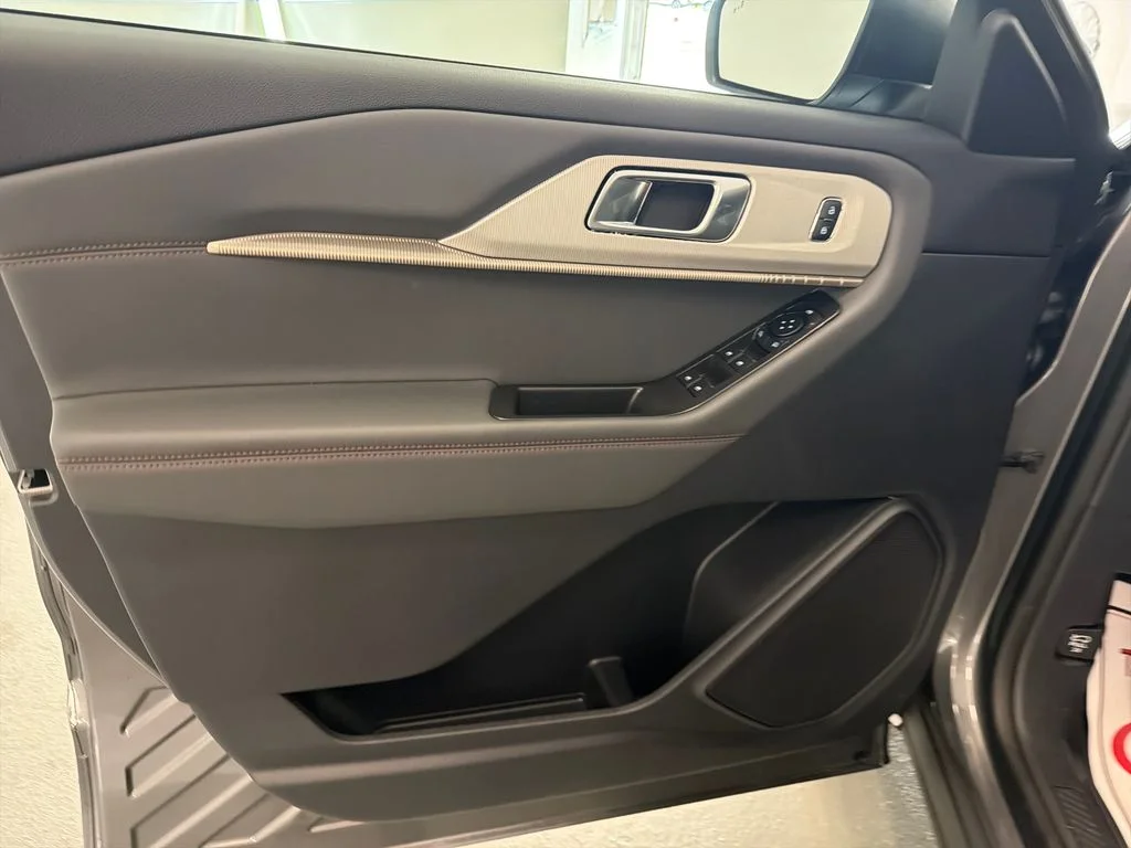 New 2027 Carbonized Gray Metallic Ford Active image 14