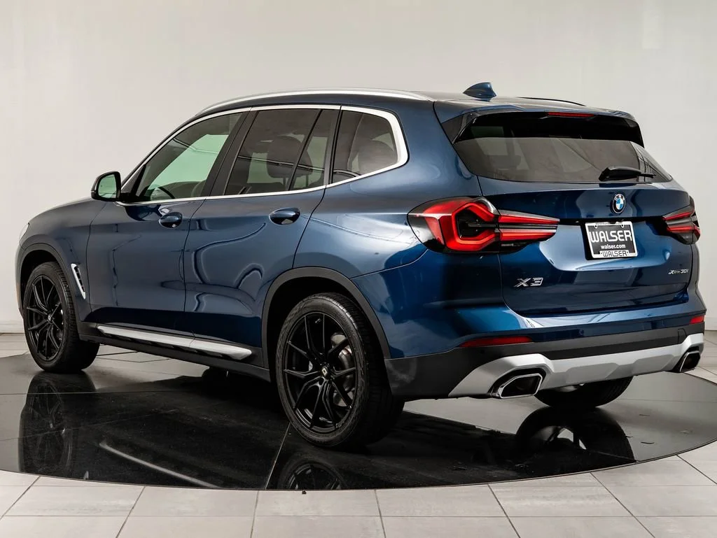Used 2022 Phytonic Blue Metallic BMW xDrive30i image 6