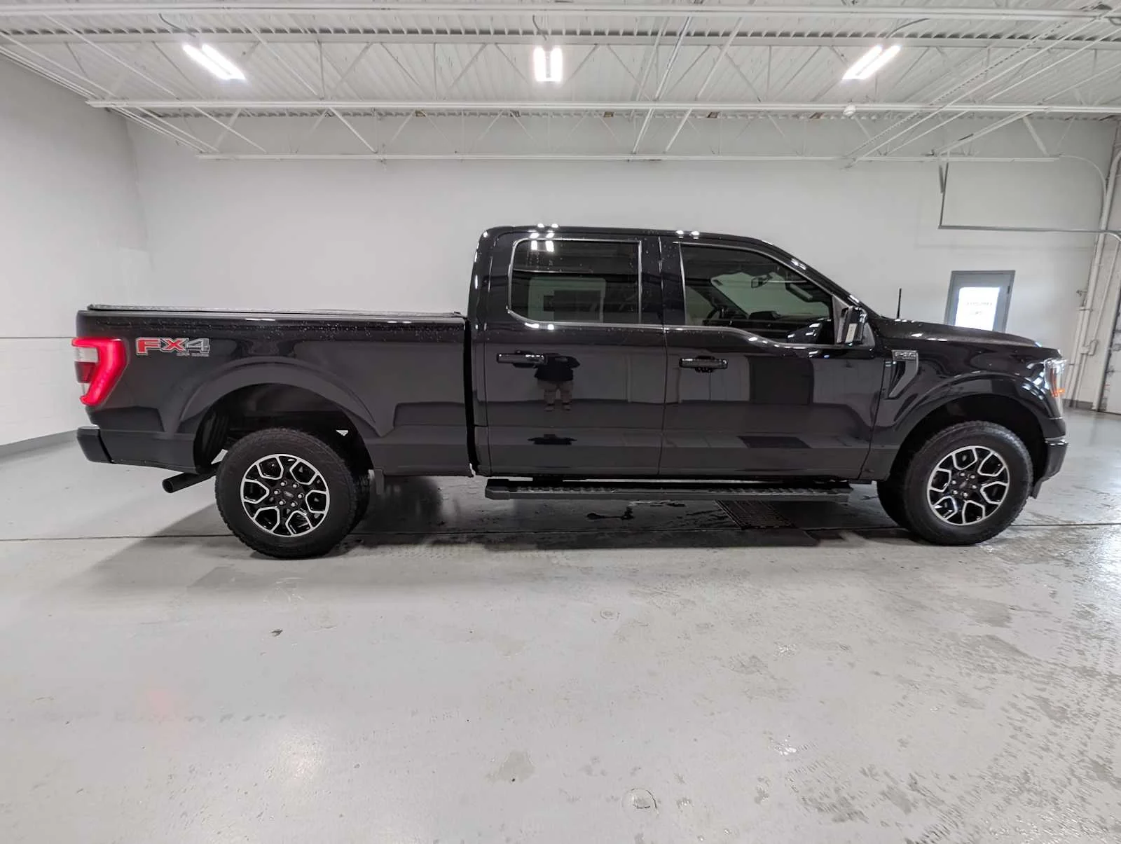 Used 2022 Agate Black Ford LARIAT image 7