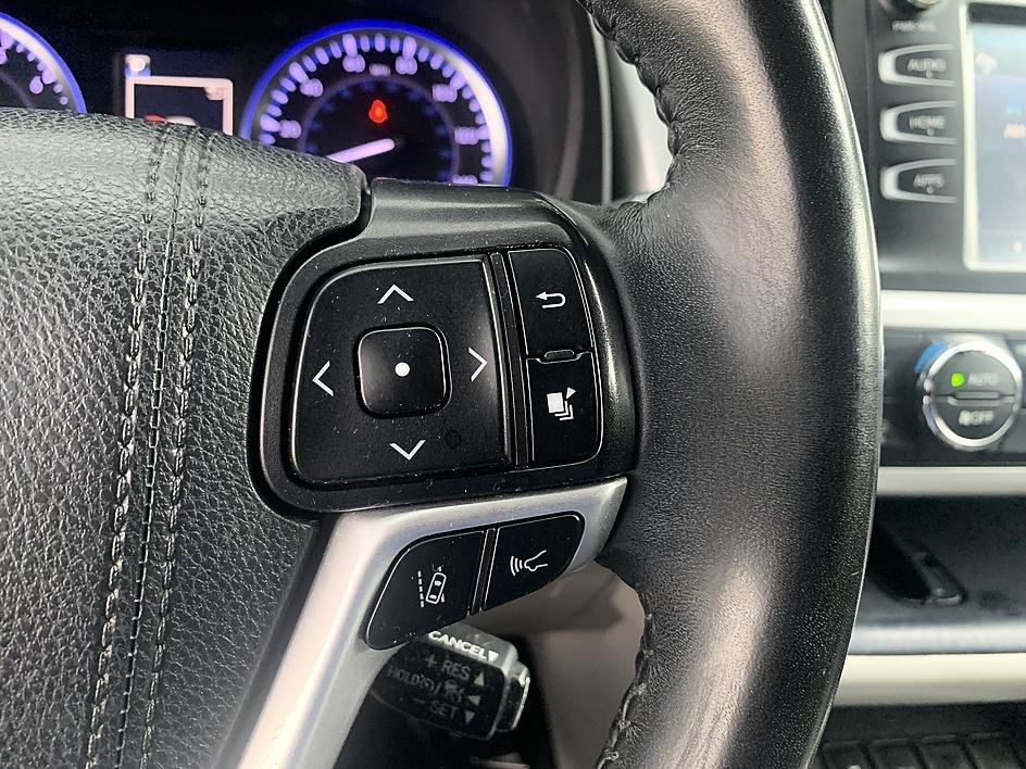 Used 2019 Blizzard Pearl Toyota XLE image 15