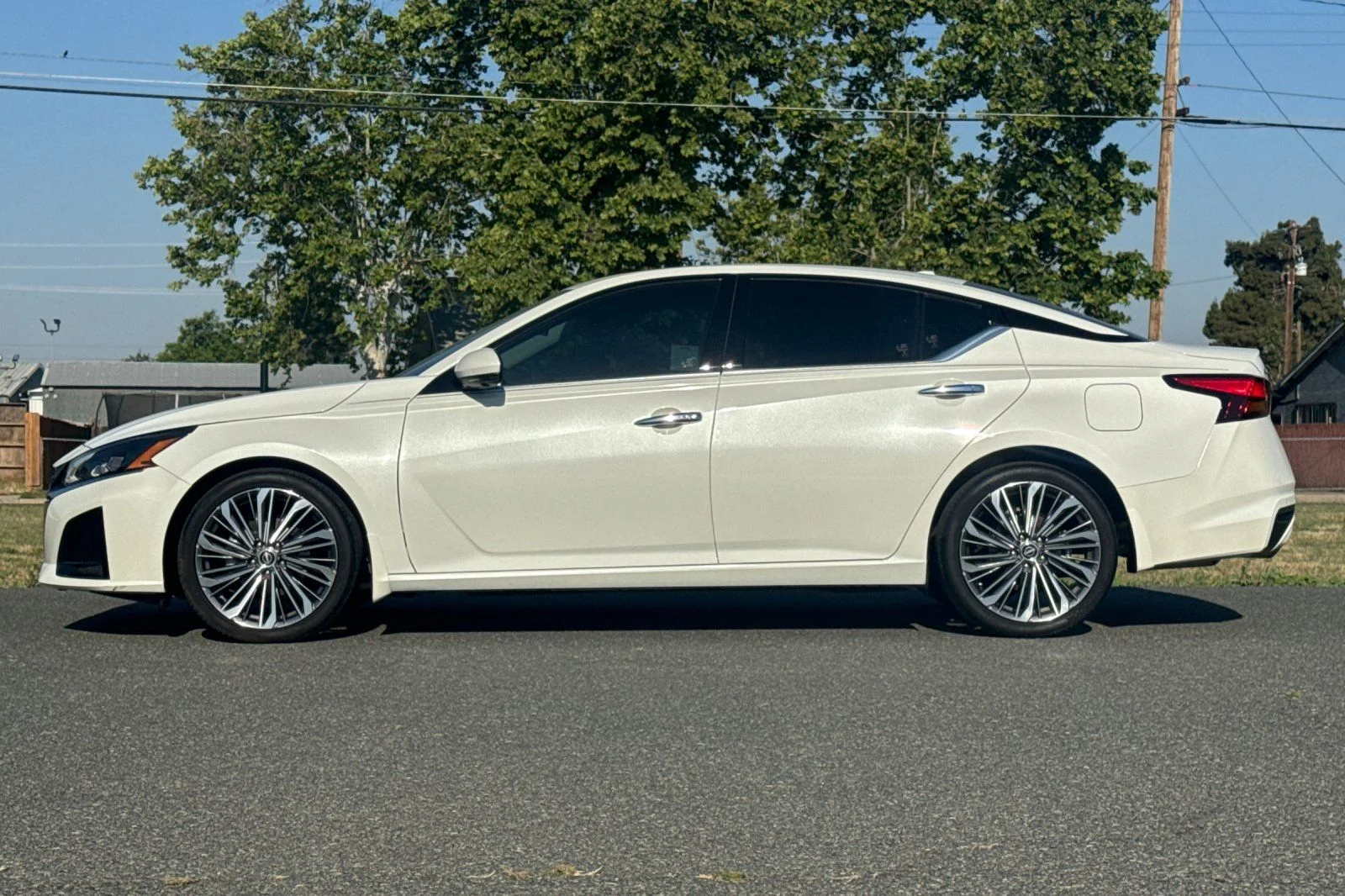 Used 2023 White Nissan 2.5 SL image 8
