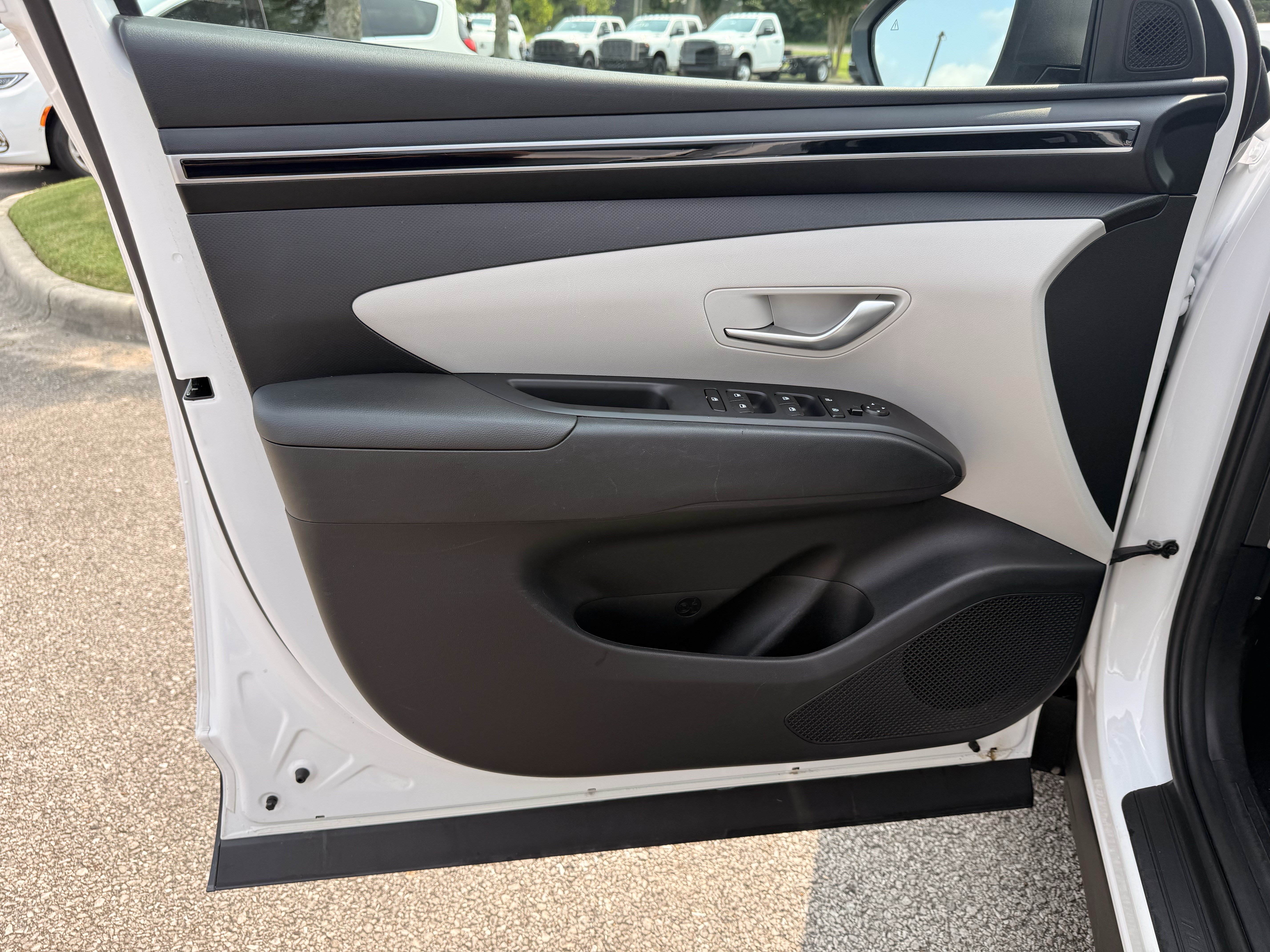 Used 2024 White Pearl Hyundai SEL image 14