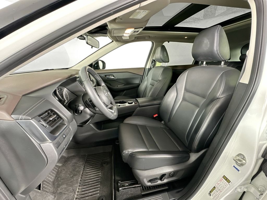 Used 2023 White Nissan SV image 19