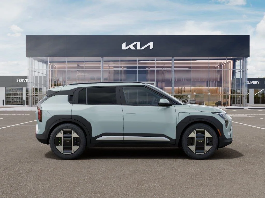New 2027 Snow White Pearl Kia Wind image 7