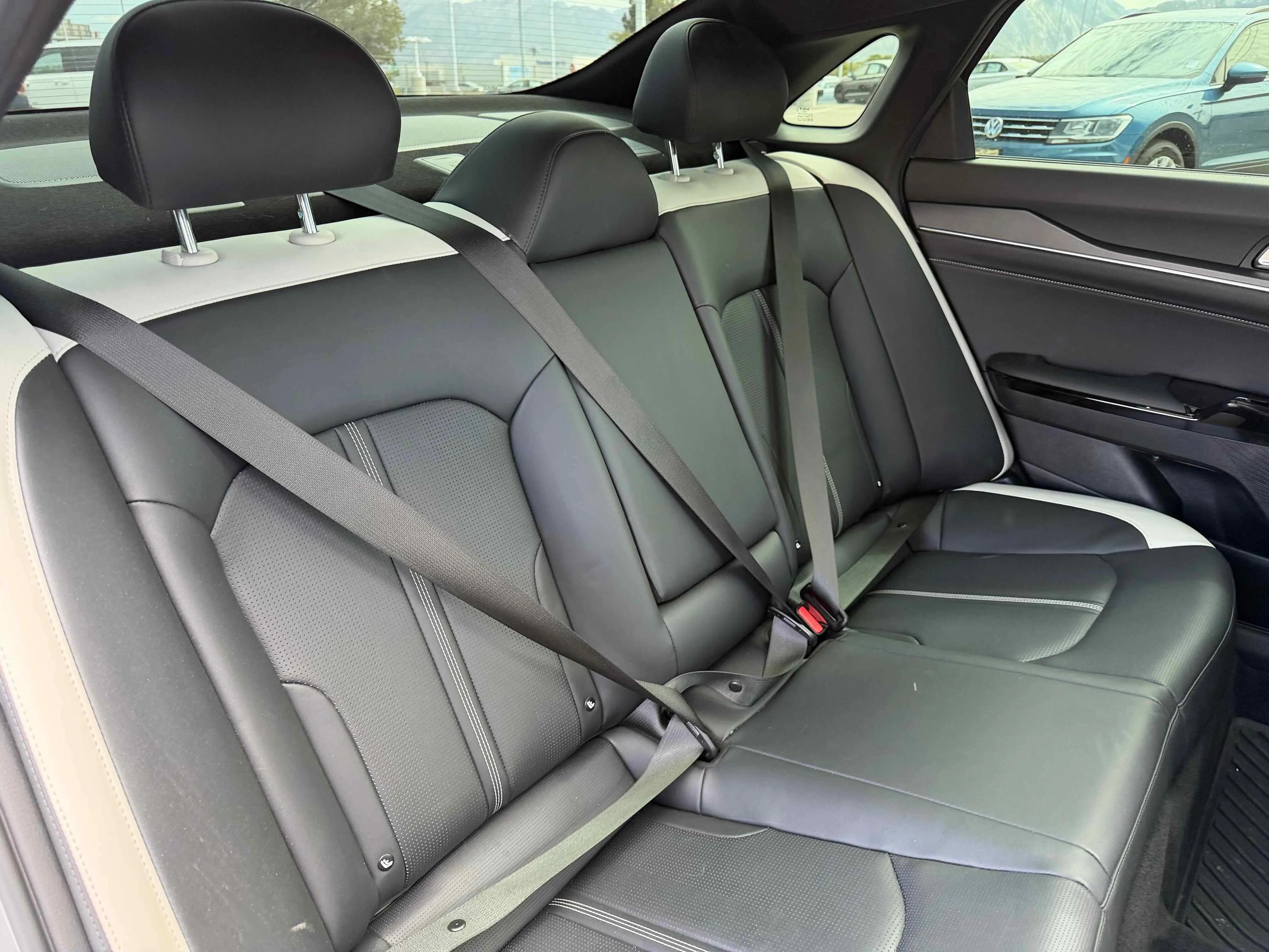 Used 2025 Wolf Gray Kia GT-Line image 30