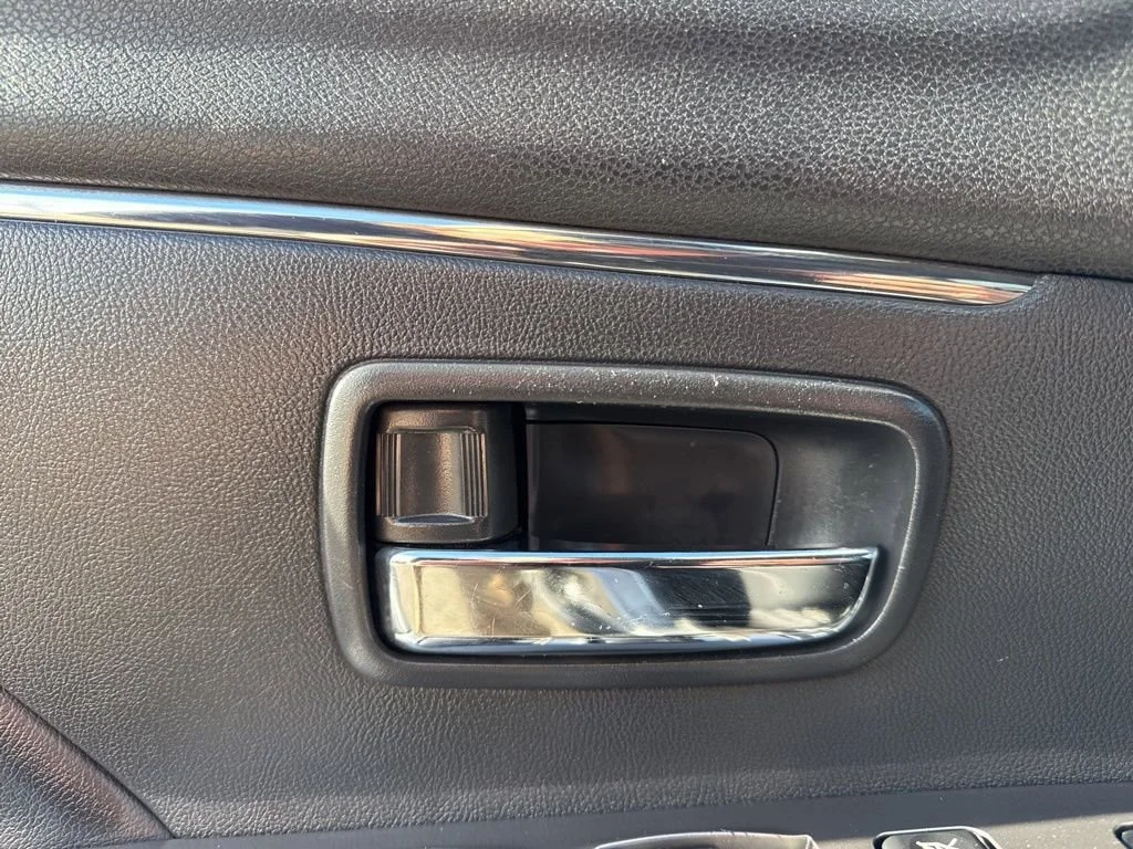 Used 2023 Silver Mitsubishi ES image 14
