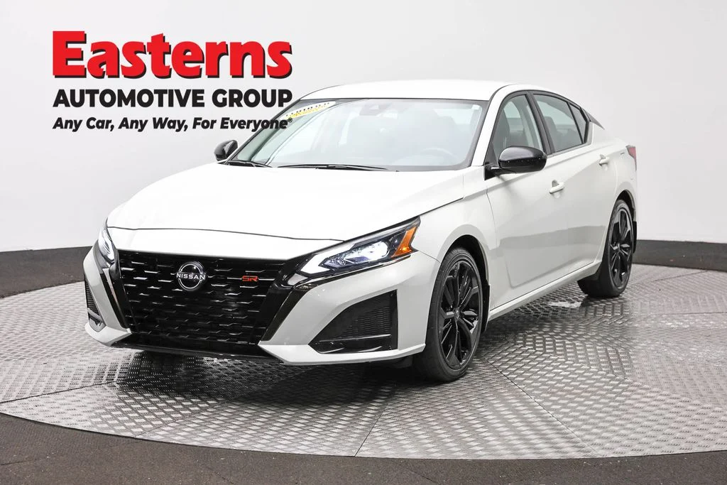 Used 2023 White Nissan 2.5 SR image 1