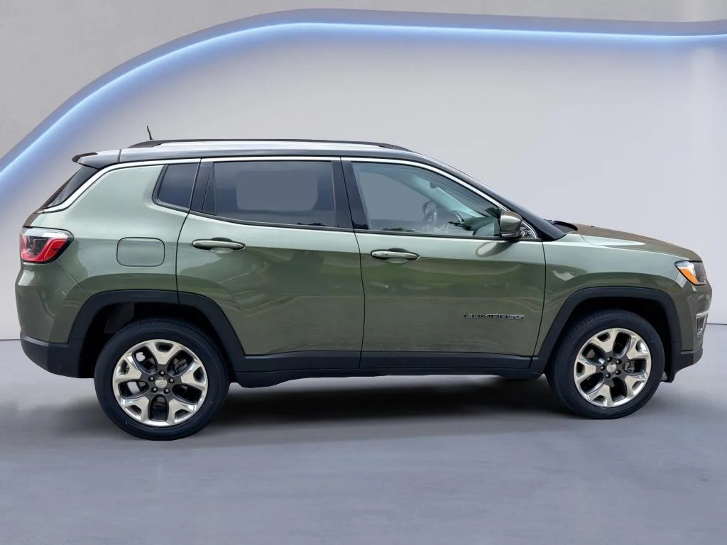 Used 2020 Olive Green Pearlcoat Jeep Limited image 6