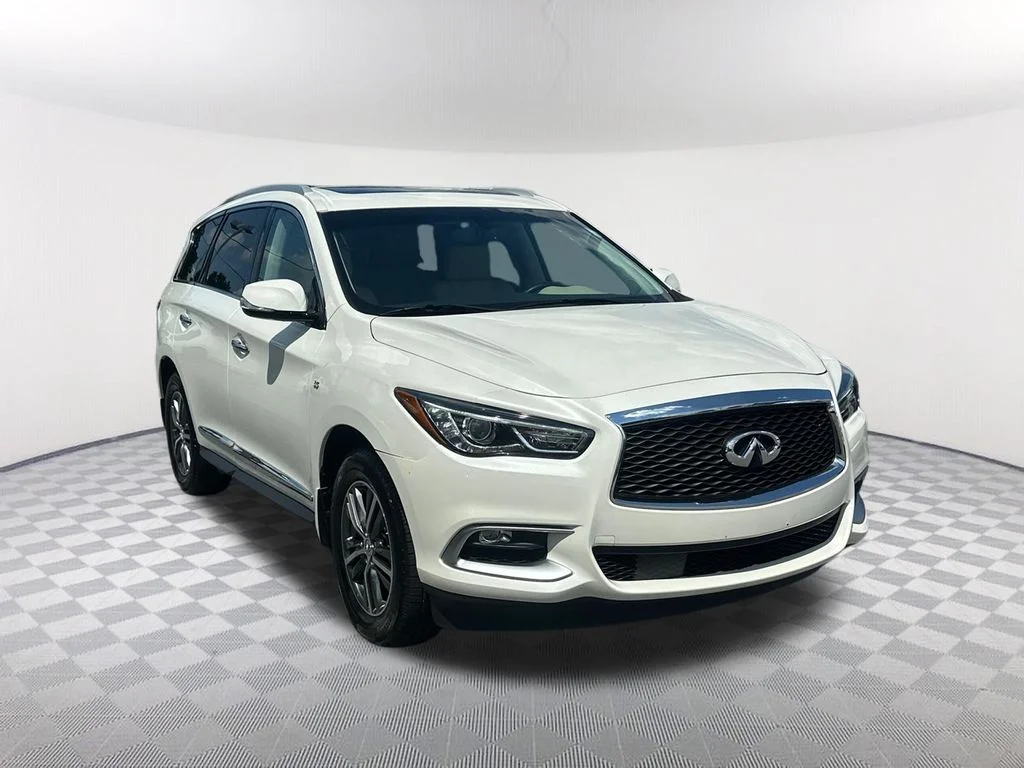 Used 2016 White INFINITI Base image 3
