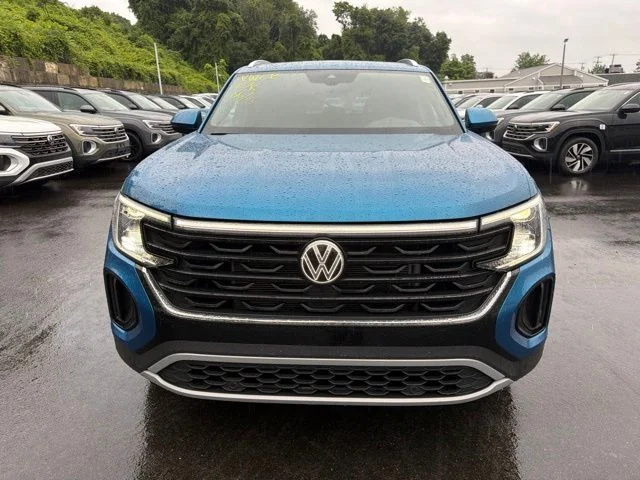 Certified Used 2025 Blue Volkswagen 2.0T SEL image 2