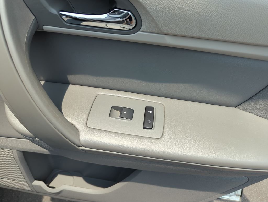 Used 2015 Silver Chevrolet 2LT image 35