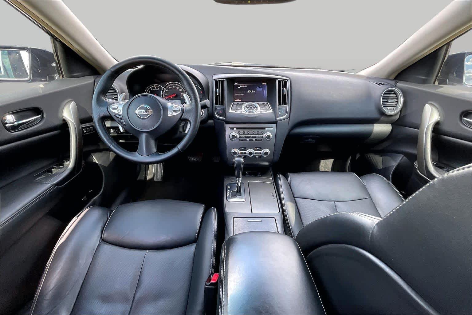 Used 2014 Navy Blue Metallic Nissan 3.5 SV w/Sport Pkg image 16