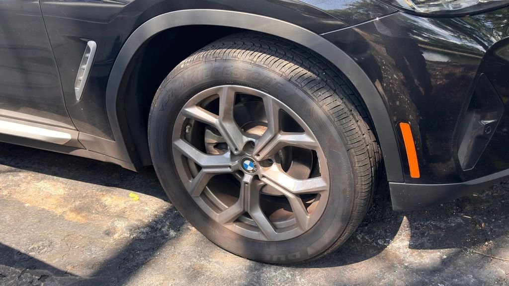 Used 2022 Black Sapphire Metallic BMW xDrive30i image 4