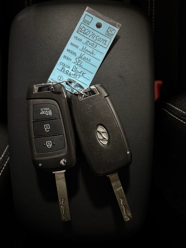 Used 2023 Black Hyundai SEL image 30