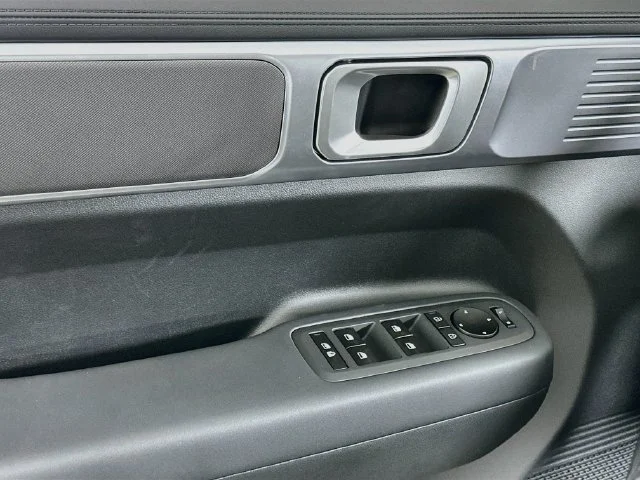 New 2027 Gray Hyundai SE image 10