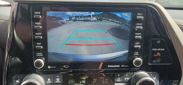 Used 2022 Silver Toyota XLE image 21