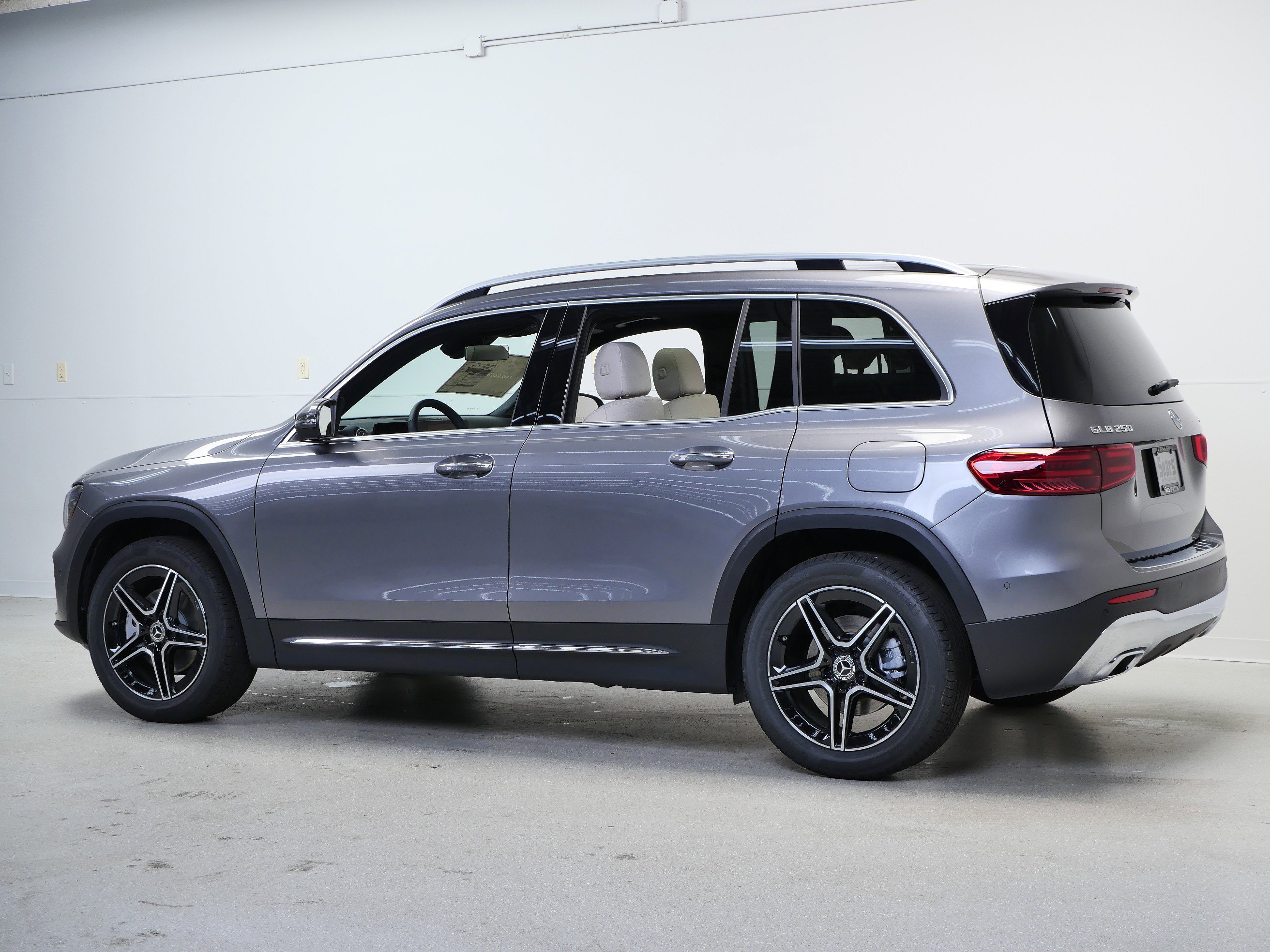 New 2026 Mountain Grey Metallic Mercedes-Benz GLB 250 image 6
