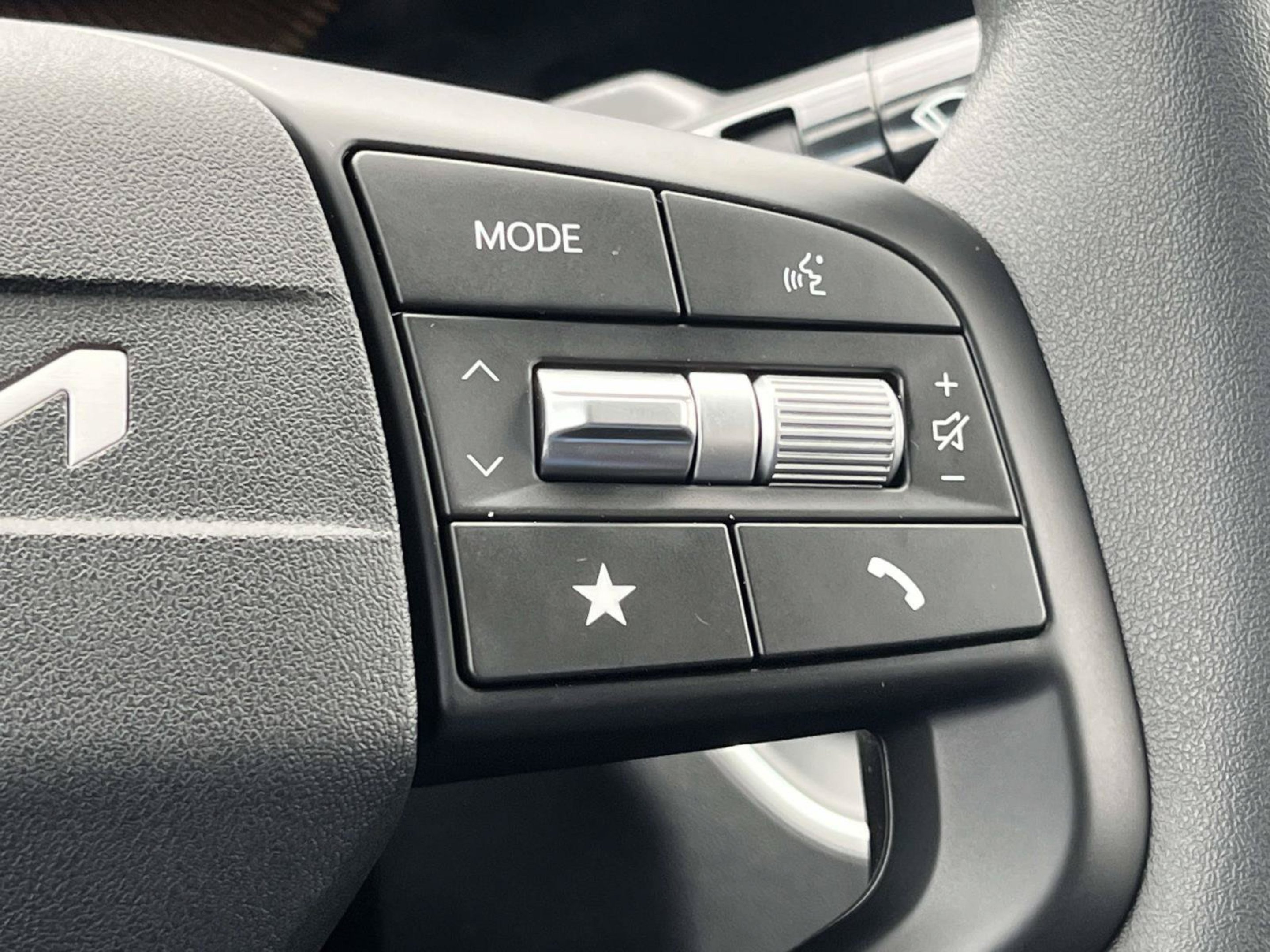 New 2026 Snow White Pearl Kia LXS image 27