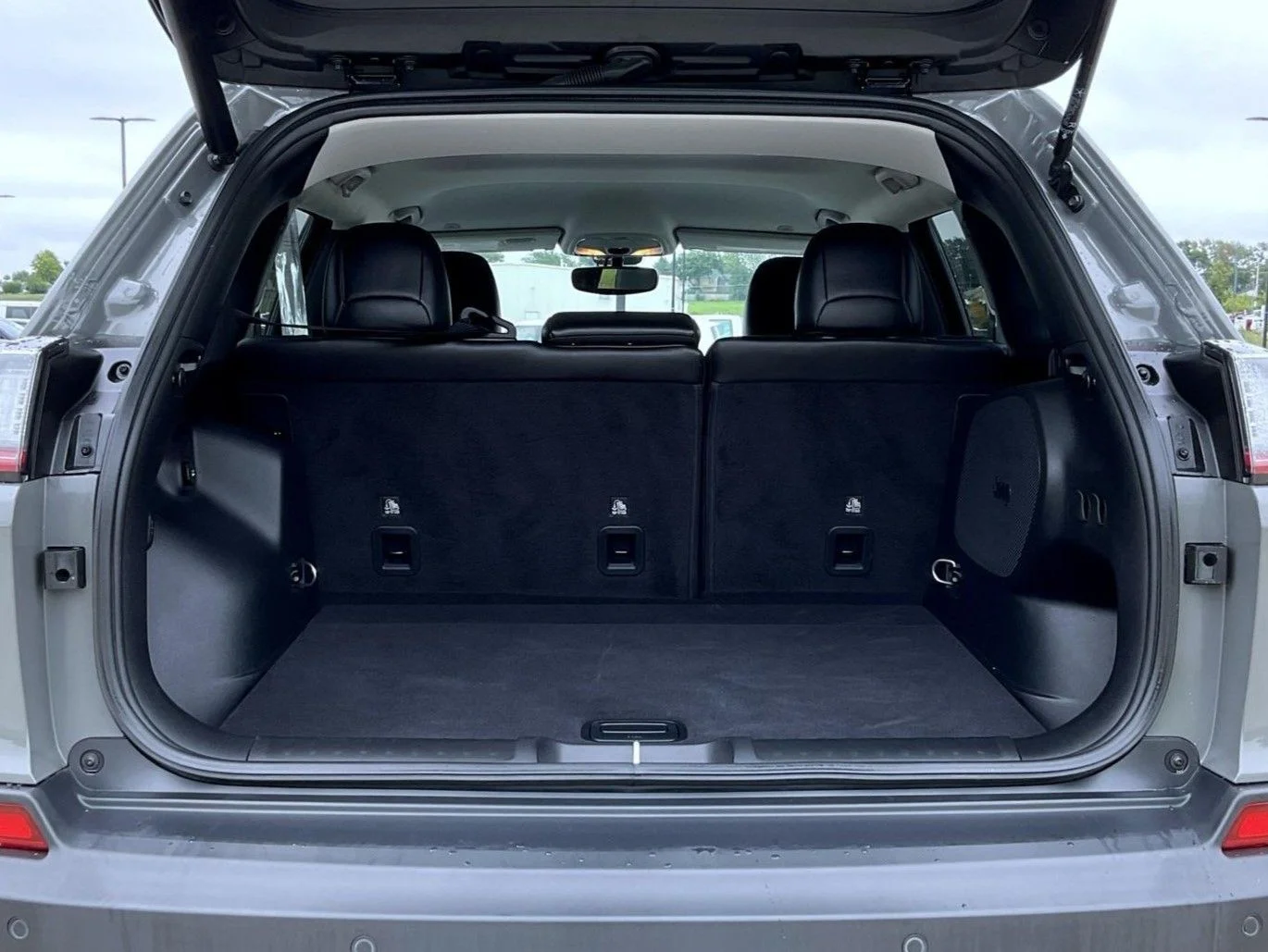 Used 2019 Gray Jeep Limited image 22