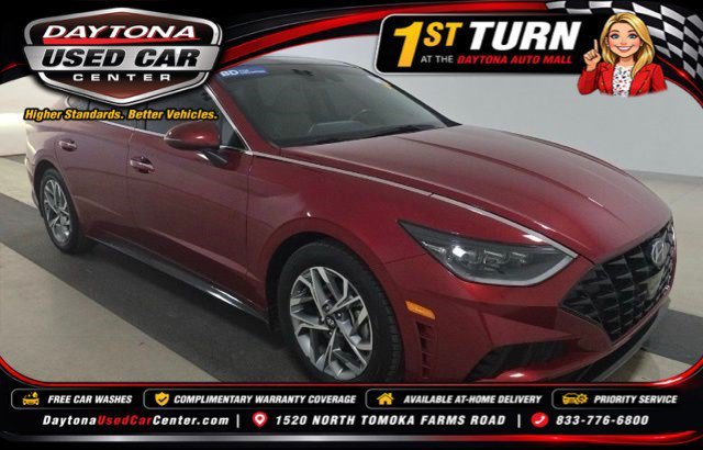Used 2023 Red Hyundai SEL image 1