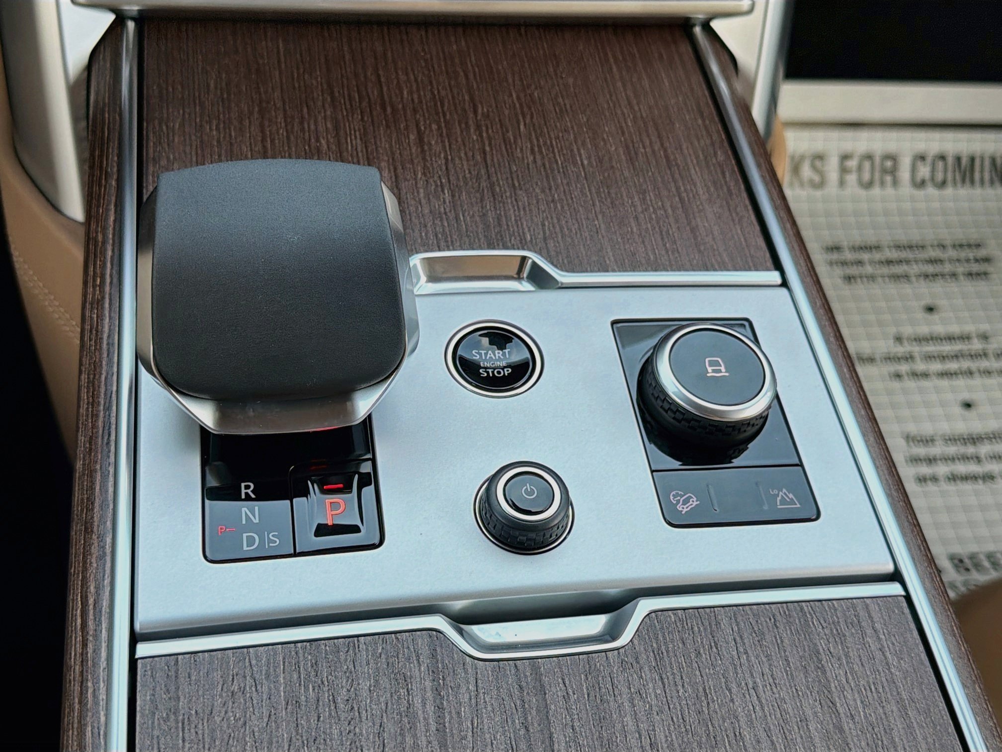 New 2027 Ostuni Pearl White LAND ROVER SE image 29