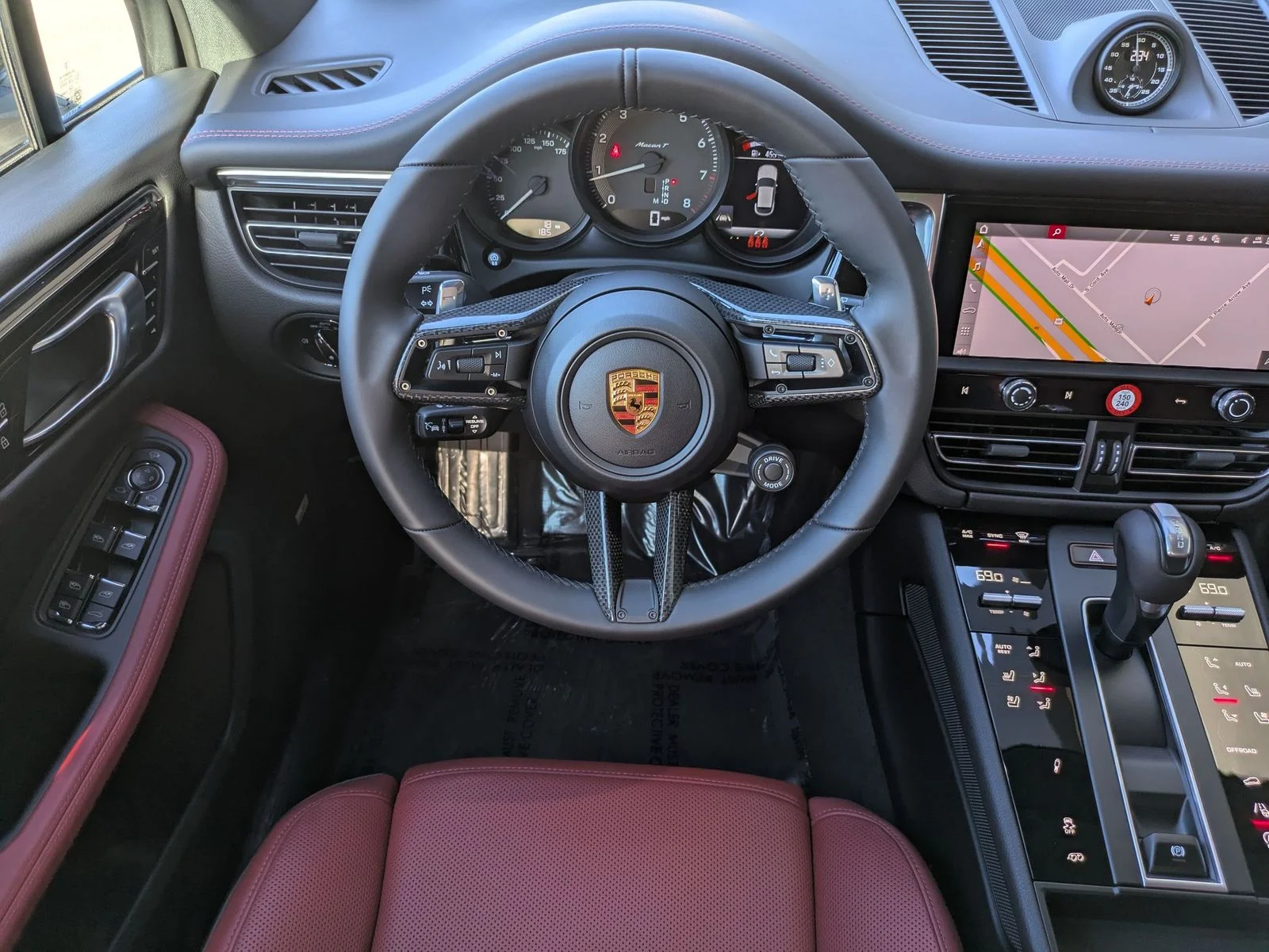 2026 Porsche Macan T - Photo 16